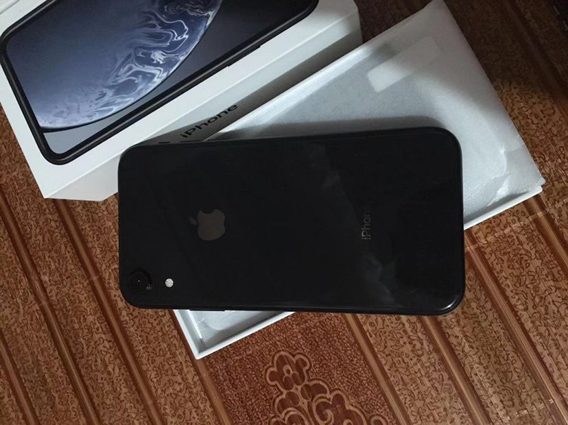 苹果黑色手机最新苹果手机型号-第1张图片-平心在线