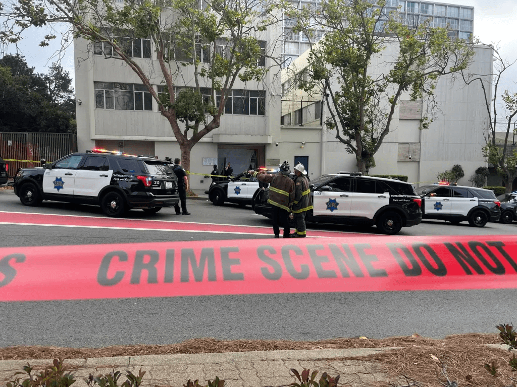 旧金山警方：已击毙驾车冲闯袭击中国驻旧金山总领馆的司机-第1张图片-平心在线